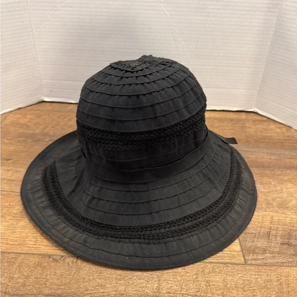 Women’s Black Sun Bucket Hat Croft and Barrow - Picture 3 of 9